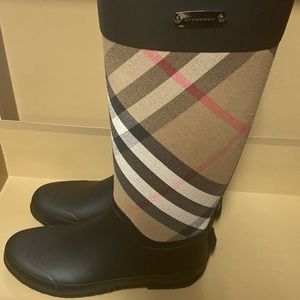NWOT Burberry Clemence Rainboots